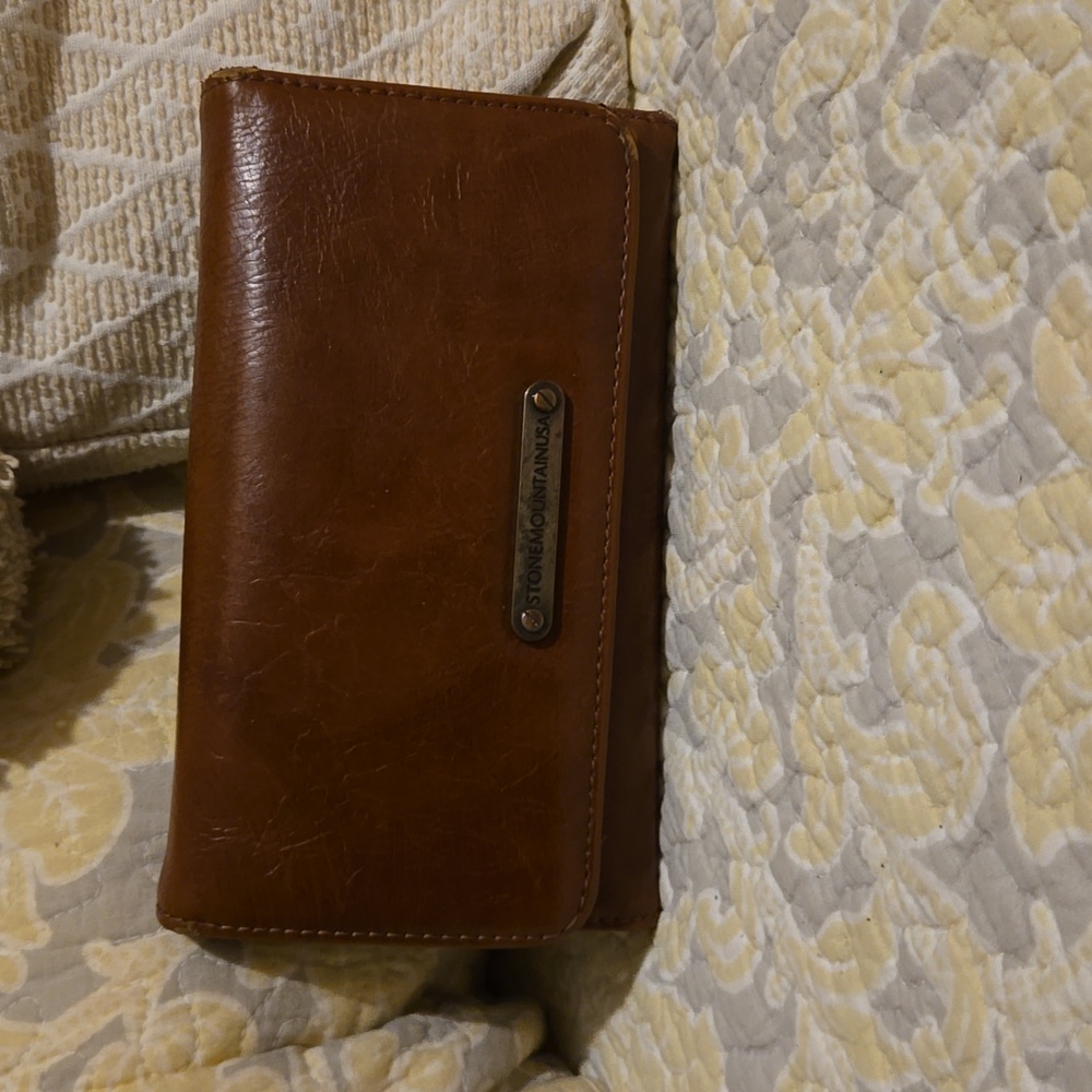 Stone Mountain leather wallet in great condition